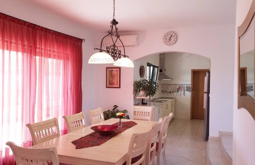 Stobrec House | Holiday villa with swimming pool, jacuzzi, 5 minutes from the beach