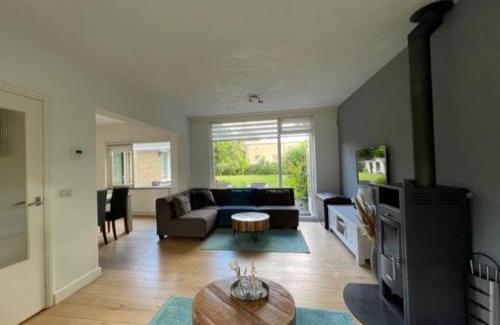 Heerhugowaard Villa | HolidayHome Zonnestraal 9p Amsterdam and the beach