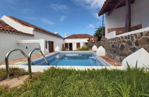 Valle de Guerra House | Holidays Tenerife breakfast inclusive wifi pool fr
