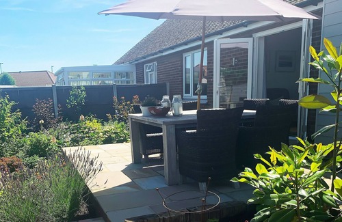 Holland-On-Sea Cottage | Holland Beach Bungalow