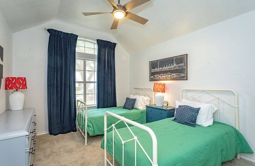 Weatherford House | Holland Lakes Cozy Family Home