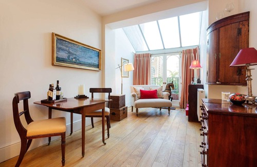 Norland House | Holland Park Townhouse, by Veeve