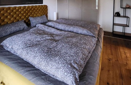 Rollfeld House | Hollands vacation home Quiet location | whole house | 24h self check in | hiking trails