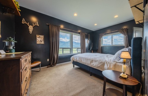 Eureka House | Hollenback Heights – 4 BDR w/Stunning Views! Quiet Retreat for the Whole Family