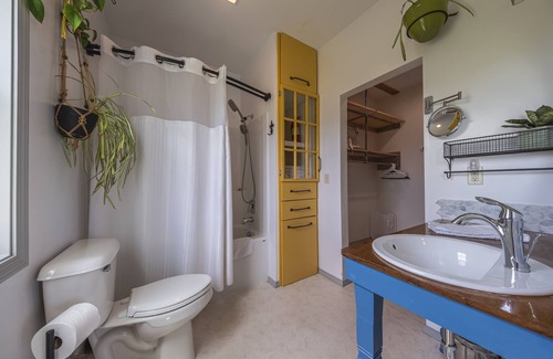 Eureka House | Hollenback Heights – 4 BDR w/Stunning Views! Quiet Retreat for the Whole Family