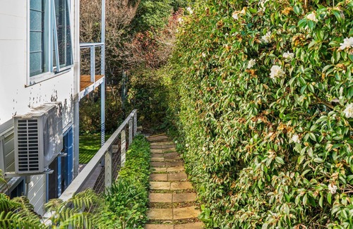 Leura Apartment | Holley House in Leura Blue Mountains Australia