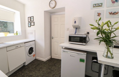 Haltwhistle Cottage | HOLLIE COTTAGE, pet friendly, with a garden in Haltwhistle