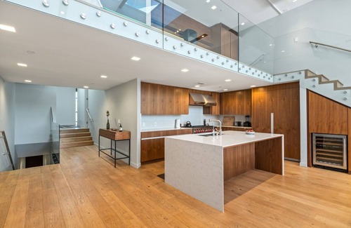 Ocean Park House | Hollister House l Urban Living w/Rooftop Terrace, Spa & Ocean Views