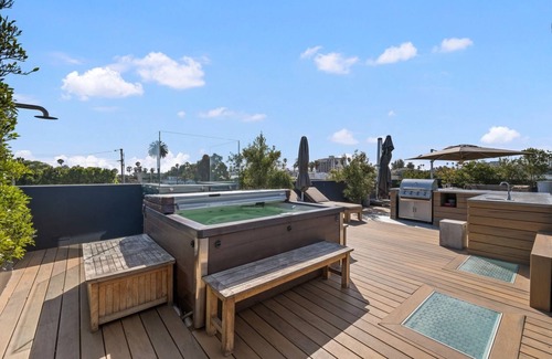 Ocean Park House | Hollister House l Urban Living w/Rooftop Terrace, Spa & Ocean Views