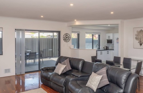 South Bunbury House | Hollow Beach House - Bunbury