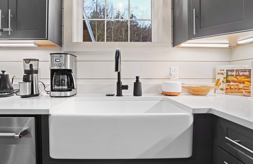 Kedron House | Hollow Hideaway 1A- Serene Getaway-Sleeps 4