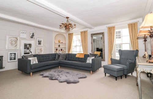 Ozleworth Cottage | HOLLOWAY HOUSE, pet friendly, with hot tub in Wotton-Under-Edge
