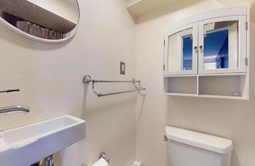 Cortlandt Apartment | Hollowbrook Court