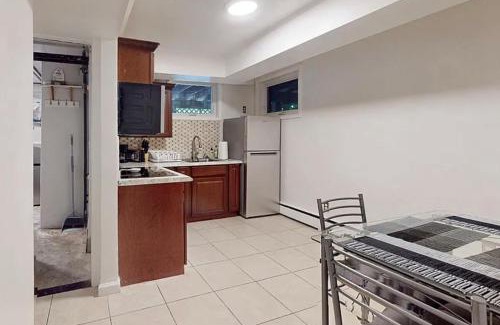 Cortlandt Apartment | Hollowbrook Court