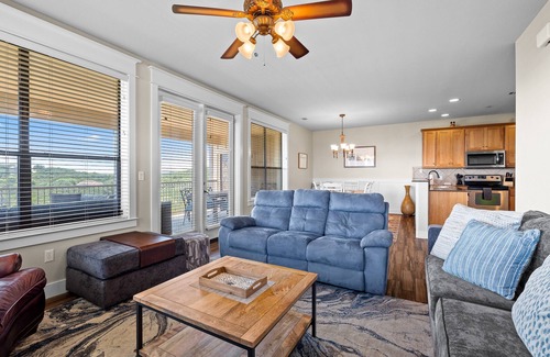 Jonestown Condo | Hollows Resort, Luxury Villa, Great View of Lake Travis & Hill Country, Pools, Fitness Center!