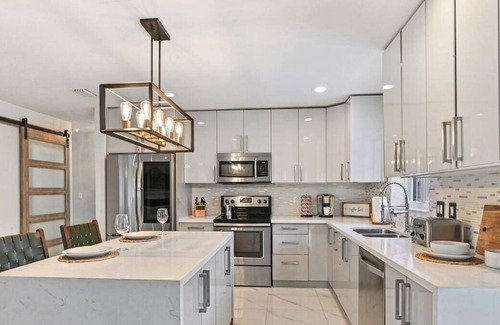 Imperial Point House | Holly Airbnb · Fenced Backyard and Private Pool | Close To Beach