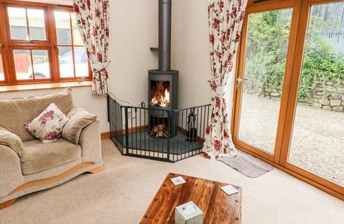Bridgend Cottage | HOLLY COTTAGE, family friendly, country holiday cottage in Bridgend
