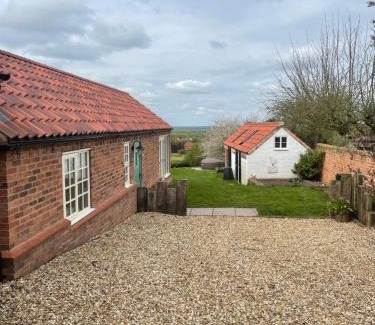 Gringley on the Hill House | Holly Cottage