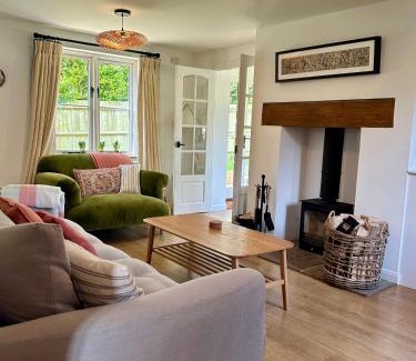 Ampney Crucis House | Holly Cottage