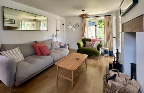 Ampney Crucis House | Holly Cottage