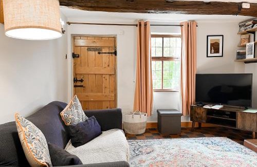 Sutton House | Holly Cottage