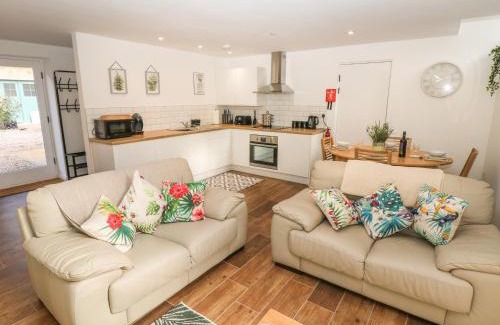 Hollow Meadows House | Holly Cottage