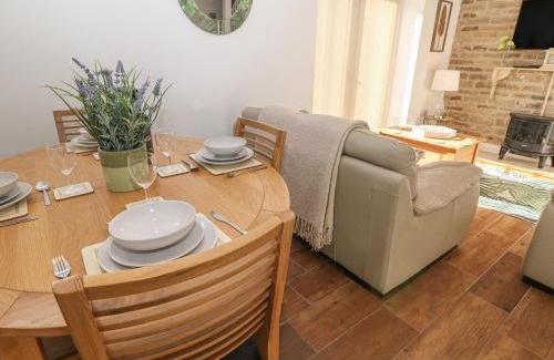Hollow Meadows House | Holly Cottage