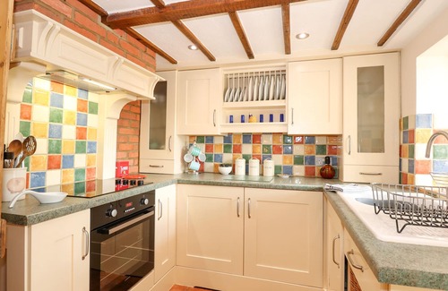 Swaffham Cottage | HOLLY COTTAGE, pet friendly, with open fire in Swaffham