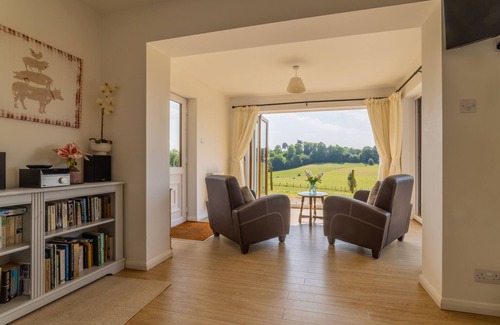 Chilworth Cottage | Holly Cottage - Tranquil luxury country cottage in the Surrey Hills