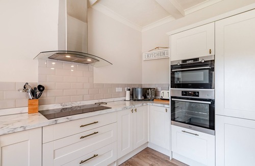 Lincoln House | Holly Farm - Five Bedroom House, Sleeps 10