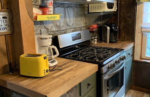 White Plains Other | Holly Hill Farm House, Only 6 Miles from Downtown Mount Airy, NC, Sleeps 4