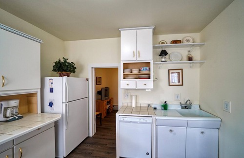 Leadville North Cottage | Holly House - Affordable/clean comfort in town! Walk everywhere!