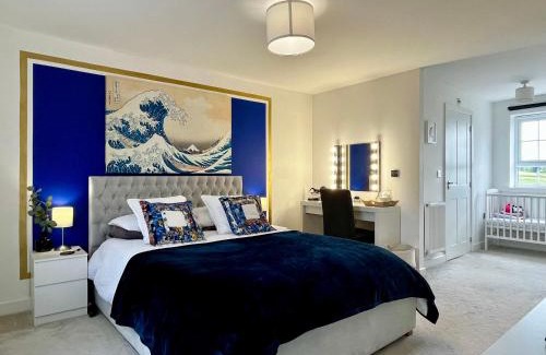 Hoylandswaine Villa | Holly House - Executive Rural Home with Jacuzzi