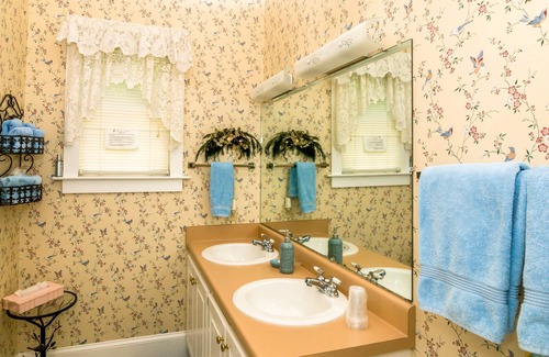 Hamilton Bed & Breakfast | Holly House of Hamilton