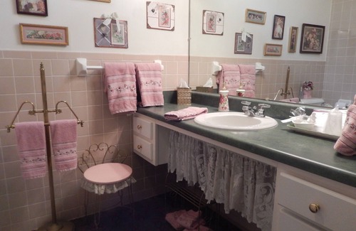 Hamilton Bed & Breakfast | Holly House of Hamilton