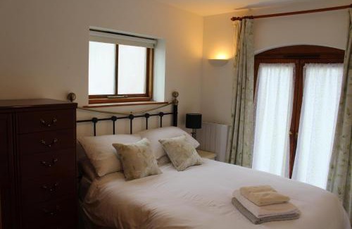 Ravenshead House | Holly Lodge Country Guest House