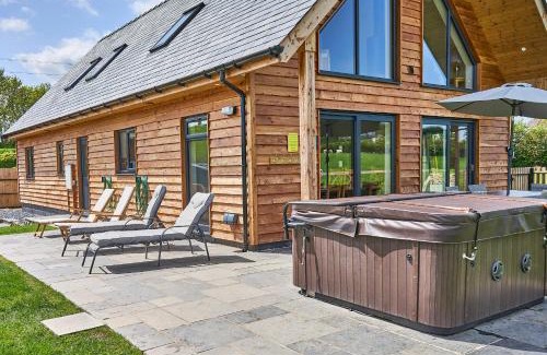 Kingswood House | Holly Lodge