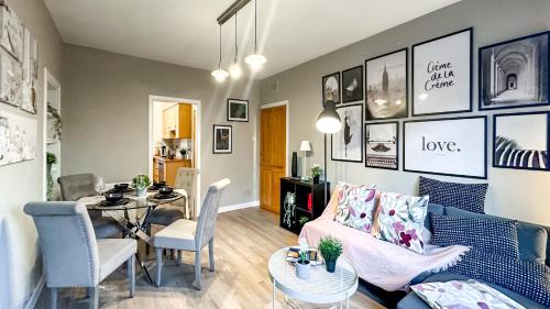 Clydebank Apartment | Holly street house with Separate Entrance,Glasgow edge