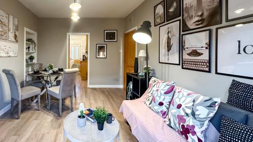 Clydebank Apartment | Holly street house with Separate Entrance,Glasgow edge