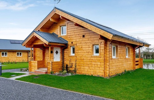 York Ski Chalet | Holly Tree Lodge Accessible PF