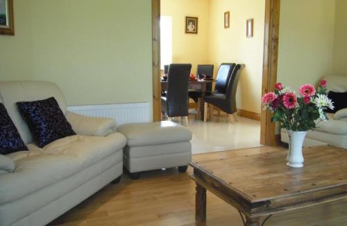 Lecemy House | Hollyberry Lodge
