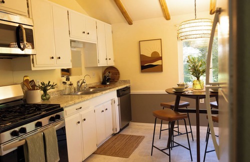 Cedar Ridge Cottage | Hollydale House: Comfortable House with a Pool and Huge Yard!