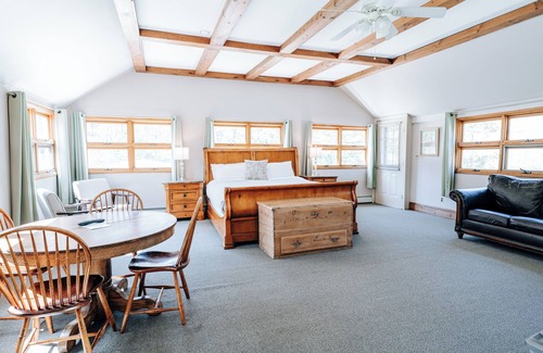 New Hope Bed & Breakfast | HollyHedge Estate