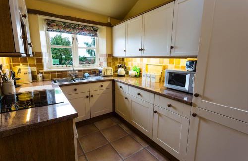 Castle Bytham House | Hollyhock Cottage, Clematis cottages, Stamford