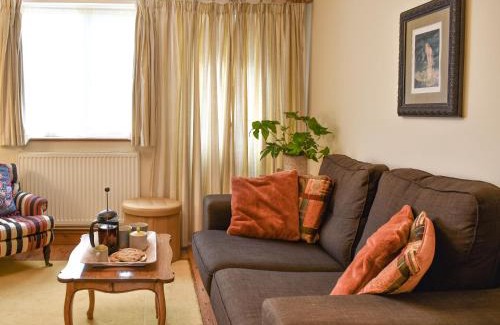 Tenterden House | Hollyhock Cottage