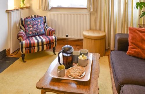 Tenterden House | Hollyhock Cottage