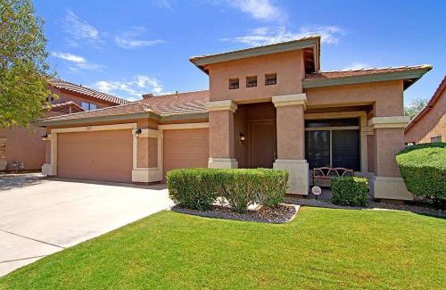 Ocotillo House | HOLLYHOCK - Pet-Friendly 4BR Heated Pool & Near Golf