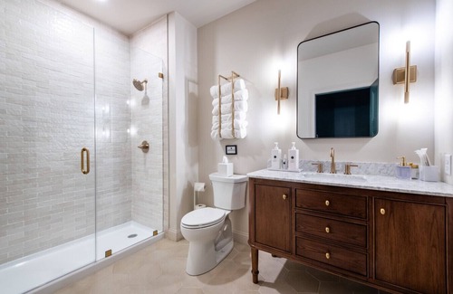 Downtown Louisville Apartment | Hollyhock Suite 504: 1 bed/1 bath