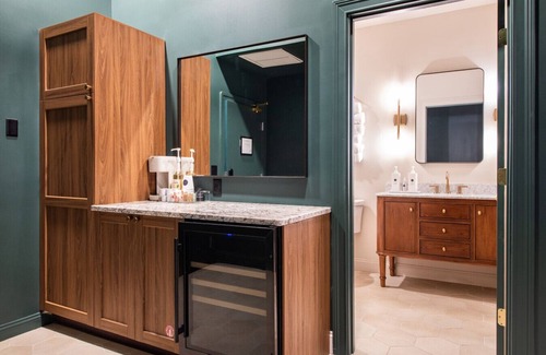 Downtown Louisville Apartment | Hollyhock Suite 504: 1 bed/1 bath