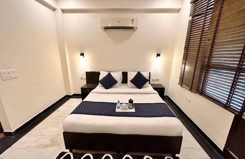 DLF Phase 3 House | Hollyhocks Residency